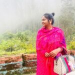 Shalu Shammu Instagram - Me & the mist also no make up look 👀♥️ #shalushamu #shalushamuvlogs #simpleme #nomakeup #lookperfeito #kodaikanal #mist #colourpop Kodaikanal, tamil nadu