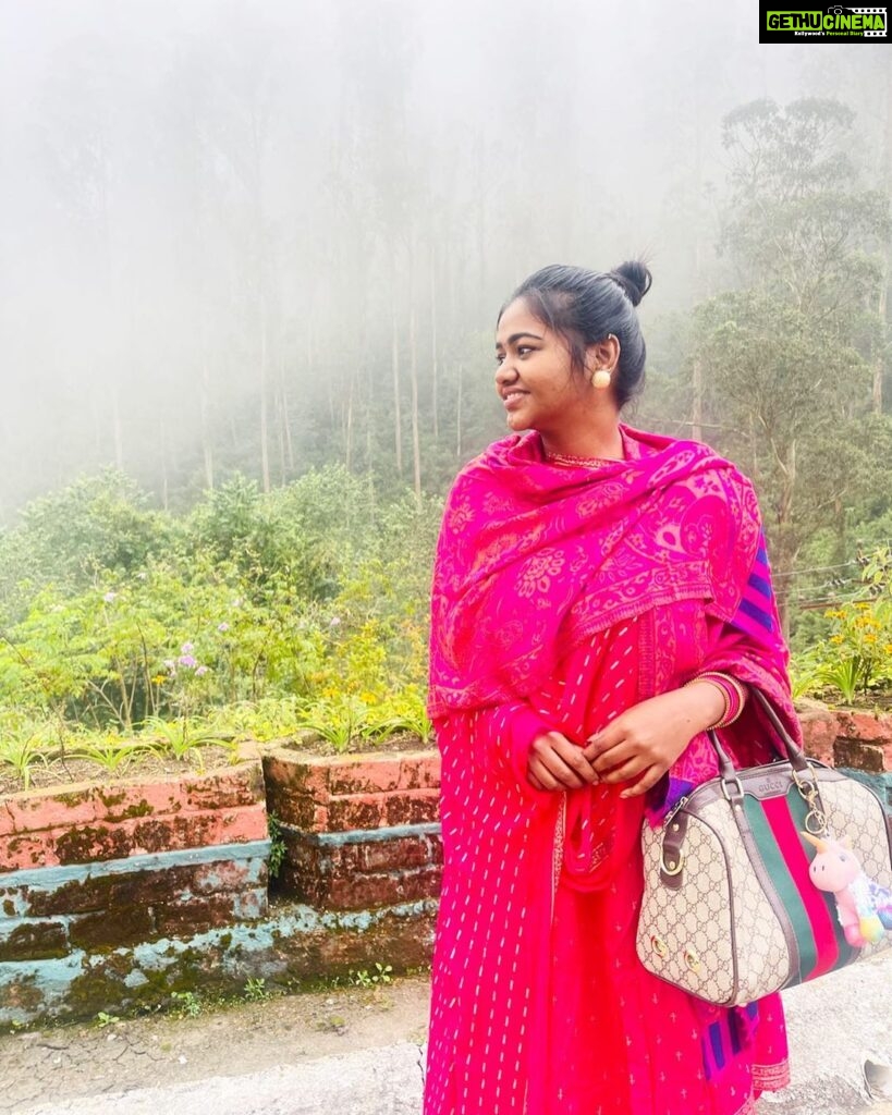 Shalu Shammu Instagram - Me & the mist also no make up look 👀♥️ #shalushamu #shalushamuvlogs #simpleme #nomakeup #lookperfeito #kodaikanal #mist #colourpop Kodaikanal, tamil nadu
