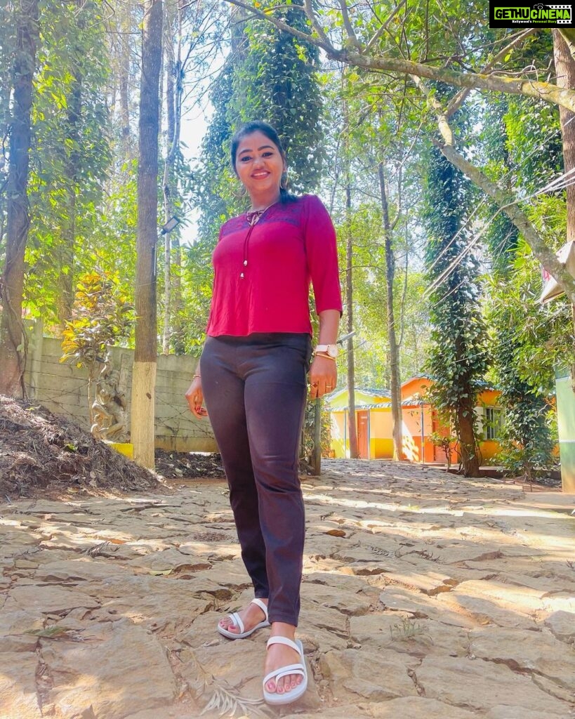 Shalu Shammu Instagram - Simple Me 😇😇💝 #shalushamu #shalushamuvlogs #simpleme #exploring #kollihills #arpaleshwarartemple #famous Kolli Hills