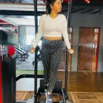 Shalu Shammu Instagram - I Make My Most @solidfitness07 Trainer : @thunivu_visu_ Wearing : Top : @urbanic_in Gym Pant : @hm Shoes : @pumaindia @puma #shalushamu #shalushamuvlogs #solidfitness #gym #motivation #extramile #workout #routine #pullups SolidFitness Purasaiwakkam