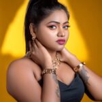 Shalu Shammu Instagram - “If you stay positive, good things and good people will be drawn to you.” Stylist : @jansiranilakshmibai (pattu) On Lens : @6framessphotography Wearing : @aks_le_couturier Dolled Up : @vinotha_makeupartist #shalushamu #shalushamuvlogs #black #love #actor #model #poser #influencer #casualstyle #💄
