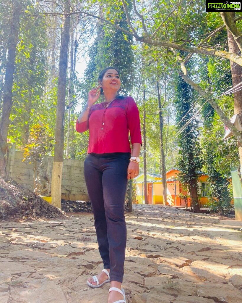Shalu Shammu Instagram - Simple Me 😇😇💝 #shalushamu #shalushamuvlogs #simpleme #exploring #kollihills #arpaleshwarartemple #famous Kolli Hills
