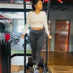 Shalu Shammu Instagram - I Make My Most @solidfitness07 Trainer : @thunivu_visu_ Wearing : Top : @urbanic_in Gym Pant : @hm Shoes : @pumaindia @puma #shalushamu #shalushamuvlogs #solidfitness #gym #motivation #extramile #workout #routine #pullups SolidFitness Purasaiwakkam