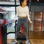 Shalu Shammu Instagram - I Make My Most @solidfitness07 Trainer : @thunivu_visu_ Wearing : Top : @urbanic_in Gym Pant : @hm Shoes : @pumaindia @puma #shalushamu #shalushamuvlogs #solidfitness #gym #motivation #extramile #workout #routine #pullups SolidFitness Purasaiwakkam