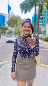 Shalu Shammu Instagram - Irunthalum…….!!!!

VC : @ashifash0 

#shalushamu #shalushamuvlogs #malaysia #kualalumpur #traveler #exploremore #sk #reelifeelit #proposal #feelingit #golden #girl