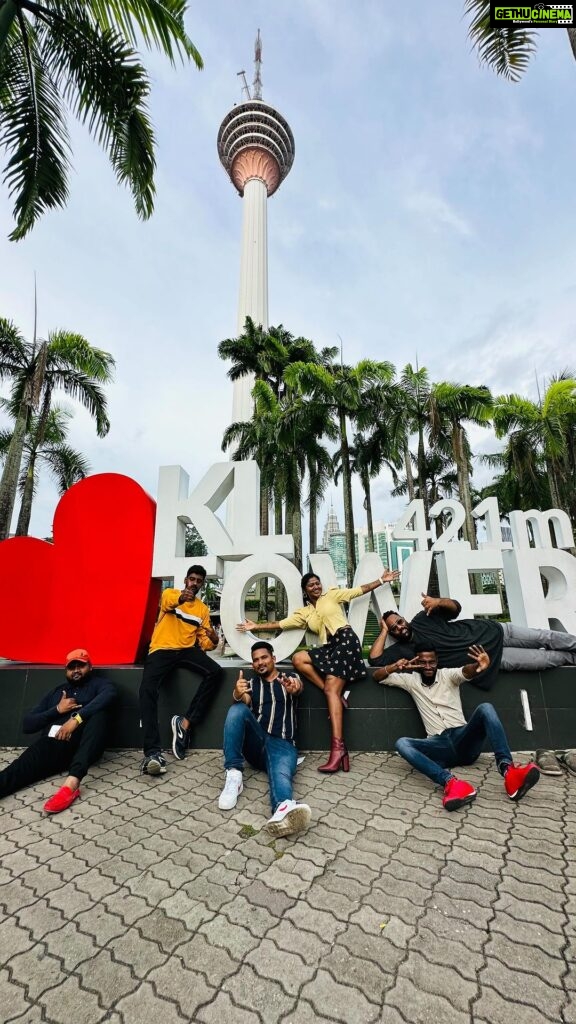 Shalu Shammu Instagram - Themma Themma With Friends In Kuala Lumpur Malaysia 😍 Frnz : @azrulrahman_ofl @shalushamu @callsaikiran @attu_paiya_selva @ashifash0 @tastewithibrahim #kualalumpur #malaysia #trip #enjoywithfriends #fun #dancevideo #thimma #klcc #tower #shalushamu