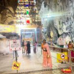 Shalu Shammu Instagram - A Blessing is a Blessing 🤷‍♀️ a lot of beautiful memories created there….. Spl Tnx to MK, Vijayan Sir & Karumbu Anna for helping me there ♥️. Wearing : @aks_le_couturier #shalushamu #shalushamuvlogs #malaysia #kualalumpur #batucaves #murugan #temple #thaipusam #special #tamilfestival Batu Caves Murugan Temple Malaysia