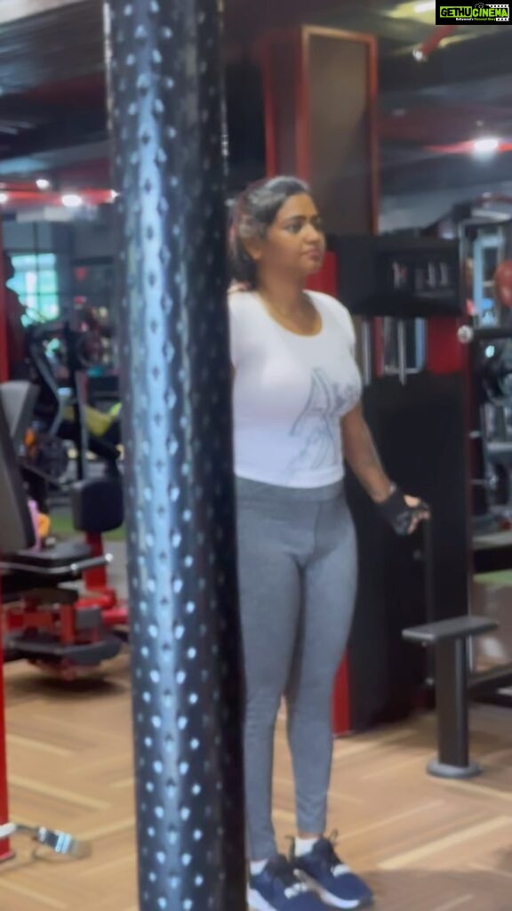 Shalu Shammu Instagram - Hope I talk so much rather than working out in my gym ?? 😅 @solidfitness07 Trainer : @warrior__visu (unmaiya sollathinga sir 🤫) #shalushamu #shalushamuvlogs #solidfitness #purasaiwalkam #xoxo #ootd #gymgirl #workout #sweat SolidFitness Purasaiwakkam