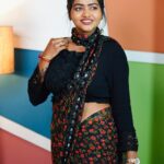 Shalu Shammu Instagram - Pose Pose & Pose #shalushamu #shalushamuvlogs #xoxo #sareelove
