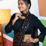 Shalu Shammu Instagram - Smile Away Your Problems 😇 #shalushamu #shalushamuvlogs #sareelove #tamilponnu #liveyourdreams #bossbabe