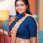 Shalu Shammu Instagram - Pose 👸 #shalushamu #shalushamuvlogs #sareelove #simple #indowestern #styleinspo #candidphotography #sareeposes