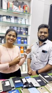 Shalu Shammu Instagram - வெறும் ₹3000 ரூபாய் முதல் Used Mobiles || Biggest Used Mobile Warehouse in india

#shalushamu #shalushamuvlogs #wholesalemobile #retailmobile #mastermobiles #cellphone #secondhand #brandedmobiles #nammachennai