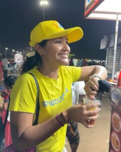 Sharanya Turadi Instagram - First times are always special and this one is super special to me! 
And the reason is THALA DHONI🔥
Watte mass moment it was to witness the man himself walking in with his bat onto the pitch and smash two sixes😍

Watching the match at the stadium with all the roaring at the Anbuden is truly an unrivaled experience 🦁💛

Match thotutom, but Thalaya paatachu, enakithu pothum 🙈😍

#csk #dhoniforever #thaladhoni