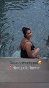 Sharanya Turadi Instagram - *Egyptian beauty, Cleopatra pool😍Varalaru mukkiyam 😁🏊‍♀️ 
Save it now and Thank me 👋🏊‍♀️

Perfect host @gtholidays.in 
📍Hierapolis,Turkiye #cleopatrapool #swim #travelwithst #gtholidays