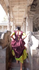 Sharanya Turadi Instagram - Temples of Tamilnadu! 

Kanchipuram Ekambareswar koil representing the Earth, out of 5 elements of life. 🌏
How many of you know that the stala Vriksham of this temple is a Mango tree? Legend has it that four branches of this tree bears mangoes of four different taste. 
I said to myself that I am going to visit it during Mango season just to confirm 😋
And yes for the Puliyodharai Prasasam as well! 

Good vibes to y'all 😇✨🙏

@ttdcofficial @tntourismoffcl 
Wearing @_fabern 
#kanchipuram #tamilnadu #templesoftamilnadu #history #sharanyaturadi
