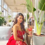 Sharmiela Mandre Instagram - Sunday = A refreshing drink + kaftan dress + great company + a Dubai seaside view