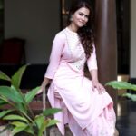 Sharmiela Mandre Instagram - The kind of pink I like 💗 @sochstories #sochstories @divinephotography.in
