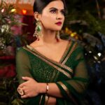 Sharmiela Mandre Instagram - 📸: @rishan.pithwa 💄: @meeramua assisted by @zakharia_makeup 💍: @maalalondon 👗: @prevasu @estiecouture