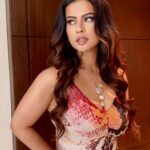 Sharmiela Mandre Instagram - Outfit : @eschelfashion Make up & hair : @vanz_creative Curated by : @anoop.devaraj #uae #fashion #dubai🇦🇪 #sharmielamandre Address Downtown