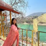 Sharmiela Mandre Instagram - Spiritually connected 🙏 . . . . . . . . Wearing @sochstories Lakshman Jhula, Rishikesh