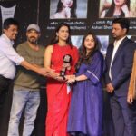 Sharmiela Mandre Instagram - Believe in yourself . Believe in your capacity to do good and great things . Believe that no mountain is so high that you cannot climb it . Believe that no storm is so great you cannot weather it. Believe in yourself . Thank you @academycfc film critics academy For choosing me as the best actress 2022 . @divyaspandana felt amazing receiving this award from you . To @yogarajbhatofficial for believing in me and the entire Gaalipata 2 team . To my family, friends and my uncle M my mentor . To my lovely fans who have supported me and given me nothing but love . This is truly only the beginning ❤️ 🪁 ಪ್ರಪಂಚದಲ್ಲಿ ಆತ್ಮಬಲಷ್ಟು ಶಕ್ತಿಯುತವಾದದ್ದು ಬೇರೇನೂ ಇಲ್ಲ. ನಮ್ಮ ಮೇಲೆ ನಮಗೆ ನಂಬಿಕೆ ಇದ್ದರೆ ಅಸಾಧ್ಯವಾದದ್ದು ಯಾವುದೂ ಇಲ್ಲ. ಯಾವ ಎತ್ತರವೂ ಕಷ್ಟವಲ್ಲ, ಯಾವ ಪ್ರಪಾತವೂ ಪ್ರಪಾತವೇ ಅಲ್ಲ. ಆತ್ಮಬಲ ನಮ್ಮ ಜತೆಗಿದ್ದರೆ ಕೀರ್ತಿ ನಮ್ಮನ್ನು ಅರಸಿ ಬರುತ್ತದೆ ಎಂಬ ನನ್ನ ನಂಬಿಕೆಯನ್ನು ಸಾಬೀತು ಮಾಡಿದ್ದಕ್ಕೆ @academycfc ಧನ್ಯವಾದಗಳು. ಚಂದನವನ ಕ್ರಿಟಿಕ್‌ ಅವಾರ್ಡ್‌ @academycfc 2023ಯ ಅತ್ಯುತ್ತಮ ನಟಿ ಪ್ರಶಸ್ತಿ ಲಭಿಸಿದ್ದು ಅತೀವ ಸಂತಸ ತಂದಿದೆ. ಹಲವು ವಿಮರ್ಶಕರ ಅಭಿಪ್ರಾಯ ಒಗ್ಗೂಡಿಸಿ ಮಾಡಲಾದ ಈ ಆಯ್ಕೆ ನನ್ನ ಹೃದಯ ತುಂಬಿದೆ. @divyaspandana ನಿಮ್ಮಿಂದ ಈ ಪ್ರಶಸ್ತಿಯನ್ನು ಸ್ವೀಕರಿಸಿದು ಇನ್ನು ಸಂತೋಷದ ಸಂಗತಿ. ನನ್ನ ಮೇಲೆ ನಂಬಿಕೆ ಇಟ್ಟ ಯೋಗರಾಜ ಭಟ್‌ ಸರ್‌ ಹಾಗೂ ಸಹಕರಿಸಿದ ಪೂರ್ತಿ ಗಾಳಿಪಟ ತಂಡಕ್ಕೆ, ನನಗೆ ಬೆಂಬಲ ನೀಡಿದ ನನ್ನ ಕುಟುಂಬಕ್ಕೆ, ಸದಾ ಮಾರ್ಗದರ್ಶನ ನೀಡುವ M ಅಂಕಲ್‌ಗೆ ಮತ್ತು ಅಪರಿಮಿತ ಪ್ರೀತಿ ನೀಡುವ ನನ್ನೆಲ್ಲ ಅಭಿಮಾನಿಗಳಿಗೆ ನಾನು ಚಿರಋಣಿ ❤️ 🪁