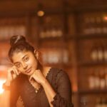 Sheela Rajkumar Instagram - "Catch me if u can."😉😊 . . . . . . 📷:@rootzstudios Pro:@a._john_pro 🍸:@shoutbarandcafe #Sheela #naturephotography #rootzstudios #lookbook #happysoul❤️ #lovemyself❤ #blocklove😍 #Picsoftheday