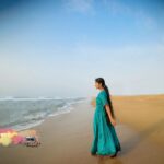 Sheela Rajkumar Instagram - " Choose to shine . . . . . . 📸:@divyavasu_photography @shajahan.shaikh628 #sheela #beachphotoshoot #naturephotography #picsoftheday #goodvibesonly #besmile😊 #nevergiveup #lovemyself❤ #dofollowthispage #trending #donthurtanyone #alliswell