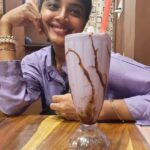Sheela Rajkumar Instagram - 😍❤️✌️ . . . . . 🎥: @prem_sabarish ✌️ Pro: @a._john_pro #sheela #instagramreels #trending #besmile #lovequotes #happysoul❤️ #natureheals #lovemyself #waiting HappyPlace❤