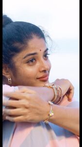 Sheela Rajkumar Instagram - Eternity of love ❤️ 
*
*
*
*
*
📸: @madhu_india_photography 
🎥: @stories_by_.arun 
Pro: @a._john_pro 

#sheela #naturephotography #instagramreels #besmile😊