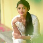Sheela Rajkumar Instagram - மின்னல் ⚡😍 * * * * * 📷:@madhu_india_photography 🎥:@studio._.as 👦:@stories_by_.arun Pro:@a._john_pro #sheelarajkumar #photoshoot #reelsinstagram #trending #besmile😊 #lovemyself #naturephotography #lookbook #happysoul❤️ #bekind #naturehealsthesoul Pondicherry - பாண்டிச்சேரி