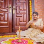 Sheela Rajkumar Instagram - 🌸🌸🌸 . . . . . . Mentions: Outfit: @unikpondicherry Designer: @kayalkumaran Jewelry :@chennai_jazz Pic: @rootzstudios MuA: @honeylang_makeup_artist Location: Unik Stay - Saffron #sheelarajkumar #happyonam23 #collabshoot #besmile😊 #rootzstudios #unikpondicherry #lovemyself #lookbook Pondicherry - பாண்டிச்சேரி