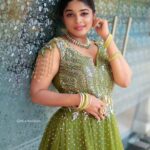 Sheela Rajkumar Instagram - Feeling grand in green . . . . . . . Costume : @envyra_fashion_designer Mua & hairstyle: @udhaya_makeup_world Jewellery : @m.a.bridal_jewellery Location : @poppysolivedevillapondicherry Photography : @nilavan_photography Pro:@a._john_pro #sheelarajkumar #collabshoot #photography #lovemyself #besmile😊 #goodvibes #greenheals💚🌱🍀 #lookbook Pondicherry - பாண்டிச்சேரி