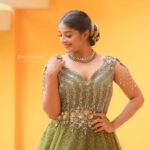 Sheela Rajkumar Instagram - Feeling grand in green . . . . . . . Costume : @envyra_fashion_designer Mua & hairstyle: @udhaya_makeup_world Jewellery : @m.a.bridal_jewellery Location : @poppysolivedevillapondicherry Photography : @nilavan_photography Pro:@a._john_pro #sheelarajkumar #collabshoot #photography #lovemyself #besmile😊 #goodvibes #greenheals💚🌱🍀 #lookbook Pondicherry - பாண்டிச்சேரி