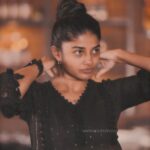 Sheela Rajkumar Instagram - "Vibin & thrivin." * * * * * 📷&🎥: @rootzstudios Pro: @a._john_pro 🍸: @shoutbarandcafe #Sheela #instagramreels❤️🌸 #photoshoot #naturephotography #lovemyself❤ #beu #happysoul❤️ #explorepage✨ #ifulikeitshareit😊
