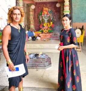 Sheena Bajaj Instagram - Ganapati Bappa moriya 🙏🏻🙏🏻
 Iss saal Toh shoot and traffic kee vajaha se kanhee ja na sake…but Bappa doesn’t mind the old picture ❤️
Lots of wishes and love from both of us ❤️