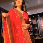 Sheena Bajaj Instagram – Embracing my simplicity n sophistication with my fav go to Indians for the up comming festivities 🥳 @anokherang #festivitieslook #anokherang