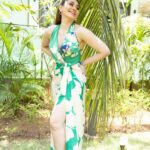 Shefali Jariwala Instagram - Life is good especially on #saturdays ! #weekend #love 💚💚💚💚💚💚💚💚💚 Wearing @mandirawirkhq @makeup.yasmin @nadiadiasphoto @farukh.shaikh . . . #potd #weekendvibes #smilemore #travelgram