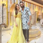 Shefali Jariwala Instagram - Ganpati Bappa Morya ! At @ektarkapoor ‘s home… feeling over fed & super blessed ❤️ thank you Ekta 🤗❤️ Wearing @gopivaiddesigns @makeup.yasmin #ektakapoor #ganpatidarshan #blessed #monday #pic #love #positivity @paragtyagi @mushtaqshiekh