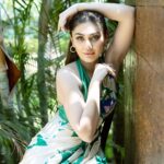 Shefali Jariwala Instagram - Life is good especially on #saturdays ! #weekend #love 💚💚💚💚💚💚💚💚💚 Wearing @mandirawirkhq @makeup.yasmin @nadiadiasphoto @farukh.shaikh . . . #potd #weekendvibes #smilemore #travelgram