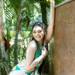 Shefali Jariwala Instagram - Life is good especially on #saturdays ! #weekend #love 💚💚💚💚💚💚💚💚💚 Wearing @mandirawirkhq @makeup.yasmin @nadiadiasphoto @farukh.shaikh . . . #potd #weekendvibes #smilemore #travelgram