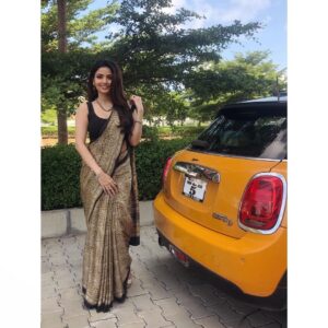 Shirin Kanchwala Instagram - Six yards of pure grace🖤