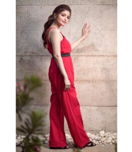 Shirin Kanchwala Instagram - You glow different when you’re doing better♥️

Makeup 
@kishoremakeupartist
Hair stylist 
@viji_makeover

Photography
@ajitshivam95

Designer 
@ddezino