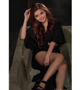 Shirin Kanchwala Instagram - Efforts makes you, you.

Makeup 
@kishoremakeupartist

Hair stylist 
@viji_makeover

Photography
@karthiksrinivasan007 

Stylist 
@soni_anand12
