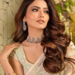 Shirin Kanchwala Instagram - Far too glam to give a damn! MUA @kajolrpaswwan Jwellery @malkishjewels Outfit @white__maisondecouture Hair @hairbymeenasomani