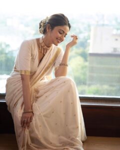 Shirin Kanchwala Instagram - Beauty is power; a smile is its sword♥️🗡