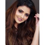 Shirin Kanchwala Instagram - A smile is a curve that’s sets everything straight🙃♥️ MUA @kajolrpaswwan 📸 @editmasterindia Outfit by @mariabrowncouture Jwellery @kohar_jewellery Mumbai, Maharashtra