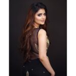 Shirin Kanchwala Instagram - Looking back on things, the view always improves🤩 MUA @kajolrpaswwan 📸 @editmasterindia Outfit by @mariabrowncouture Jwellery @kohar_jewellery Mumbai, Maharashtra