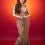 Shirin Kanchwala Instagram - If you want to live a happy life, tie it to a goal, not people or things. MUA @kajolrpaswwan 📸 @editmasterindia Outfit by @shlokakhialaniofficial Jwellery @kohar_jewellery