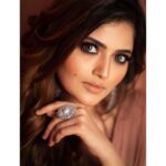 Shirin Kanchwala Instagram - Your eyes show the strenght of your soul. MUA @kajolrpaswwan 📸 @editmasterindia Outfit by @shlokakhialaniofficial Jwellery @kohar_jewellery