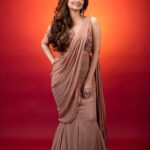 Shirin Kanchwala Instagram - If you want to live a happy life, tie it to a goal, not people or things. MUA @kajolrpaswwan 📸 @editmasterindia Outfit by @shlokakhialaniofficial Jwellery @kohar_jewellery